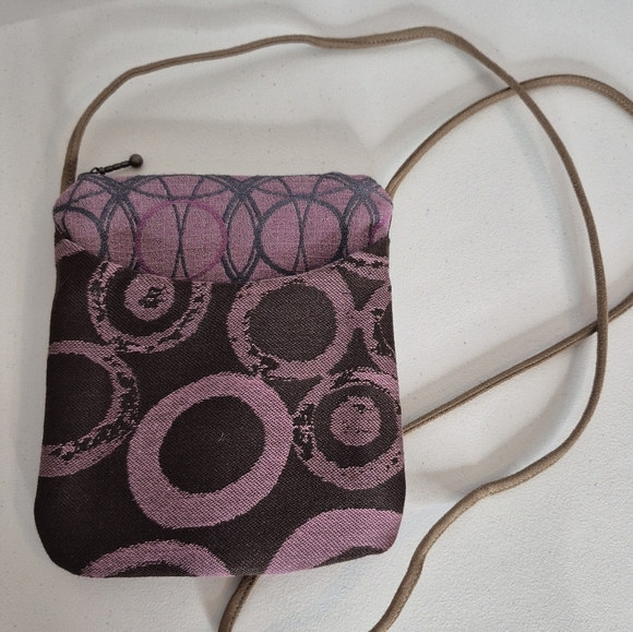 Maruca Cupcake Mini Crossbody Bag with Cell Phone Pocket - Picture 1 of 8
